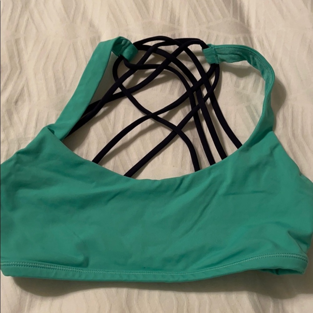 Lululemon free to be wild bra sz 4 Bali green